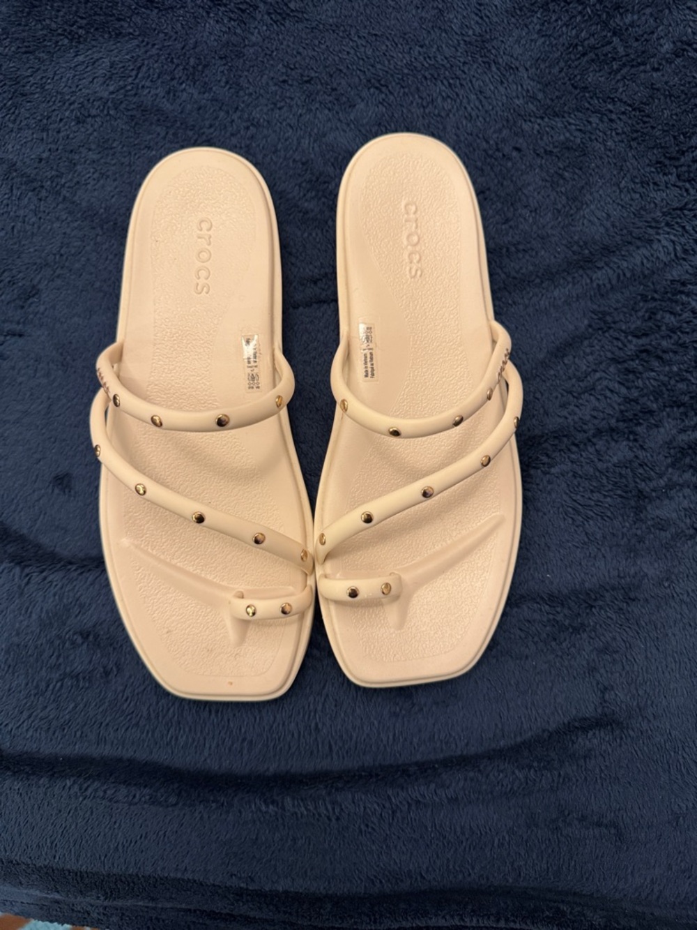 NEW CROCS Women’s Neutral Beige Studded Toe-Post Sandals